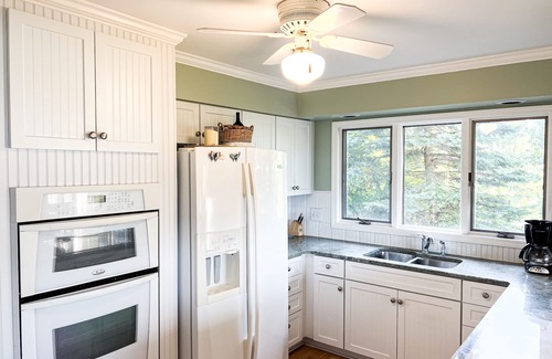 Harbor Springs House | Sunset Landing - Private Sandy Beach, Lamkin Drive 3 BD, 2 BATH (Sleeps 6)