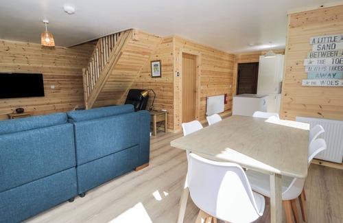 Llanbedr Cottage | SUNSET LODGE 5, family friendly, with open fire in Llanbedr