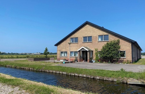 Municipality of Noordwijk House | Sunset Lodge met Jacuzzi en Weids Uitzicht Over de Bollenvelden. Veel Privacy