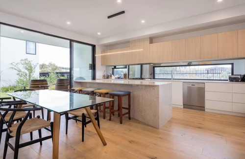 Safety Beach House | Sunset Marina An Architectural Gem by the Beach