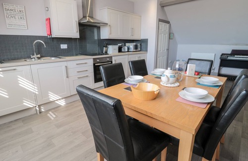 Alnmouth House | SUNSET POINT, family friendly, character holiday cottage in Alnmouth