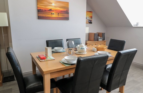 Alnmouth House | SUNSET POINT, family friendly, character holiday cottage in Alnmouth