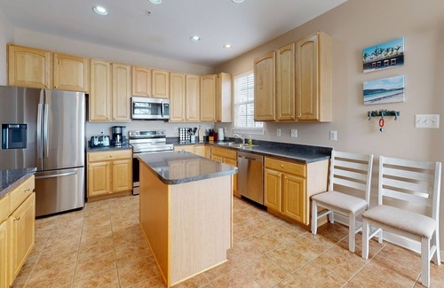 Villages of Five Points House | SUNSET POINT VILLA – 4BR, 2.5BA – Sleeps 8 – Community Pool - Short drive to Beach