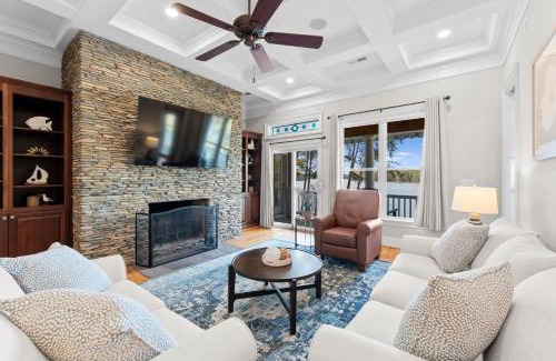 Troutman House | Sunset Pointe by AvantStay Waterfront Beach Fire Pit Sleeps 14 5BDR 4BA