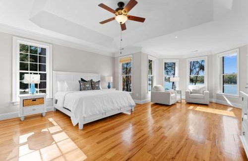 Troutman House | Sunset Pointe by AvantStay Waterfront Beach Fire Pit Sleeps 14 5BDR 4BA