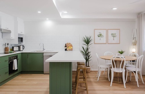 Mollymook Beach Apartment | Sunset Poolside - Stay 3, Pay 2 - Spring Specials!