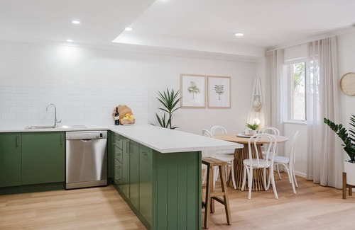 Mollymook Beach Apartment | Sunset Poolside - Stay 3, Pay 2 - Spring Specials!