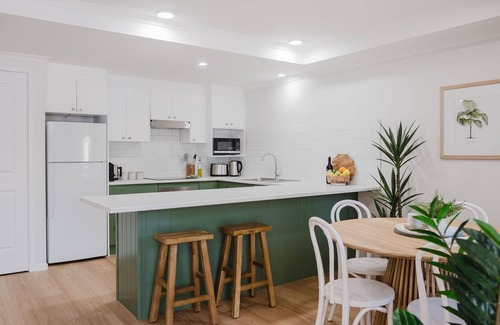Mollymook Beach Apartment | Sunset Poolside - Stay 3, Pay 2 - Spring Specials!