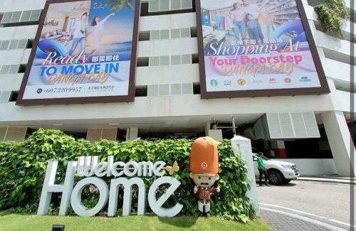 Central District Apartment | Sunset Seaside Retreat@13pax - Direct Beach Access