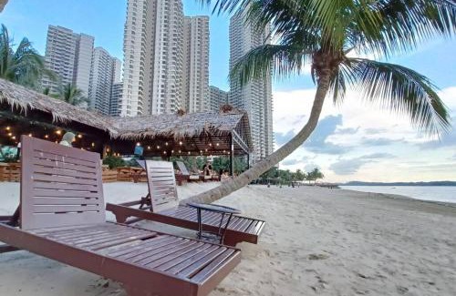 Central District Apartment | Sunset Seaside Retreat@13pax - Direct Beach Access