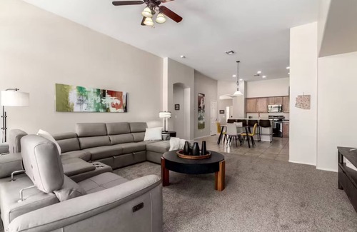 Rovey Farm Estates House | Sunset Stadium Stay! 5 Min Drive to State Farm Stadium, Westgate, Top Golf