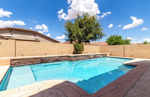 Rovey Farm Estates House | Sunset Stadium Stay! 5 Min Drive to State Farm Stadium, Westgate, Top Golf
