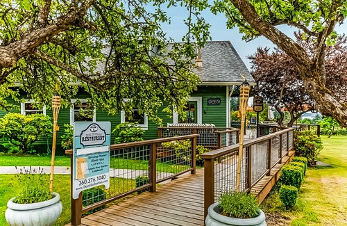 Deer Harbor Cabin | Sunset Studio with Stunning Views and Hot Tub - Dog-Friendly