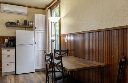 Market District Apartment | Sunset - The Rhodee House #1