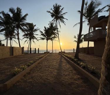 Uswetakeiyawa House | Sunset View Bopitiya