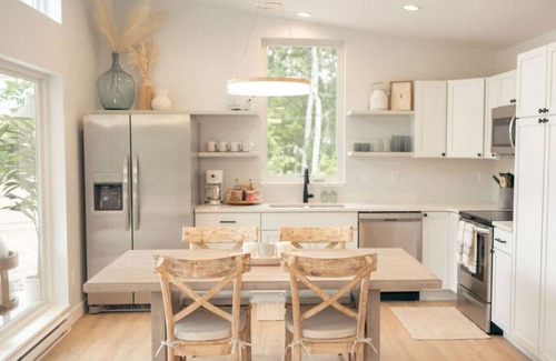 Park Point House | Sunset views at this brand new, modern artist oasis