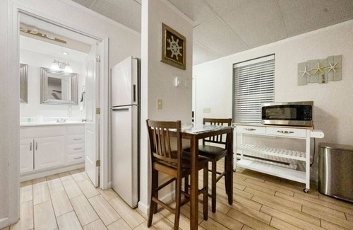 Sylvan Beach Apartment | `Sunset Villa`-2 Bedroom, Queen, Bunks, Full-NEW!