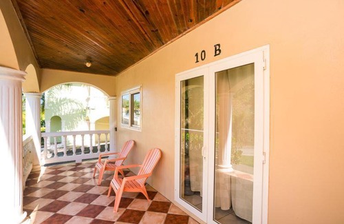 West End Apartment | Sunset Villas 10B