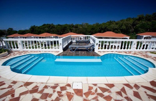 West End Apartment | Sunset Villas 11C