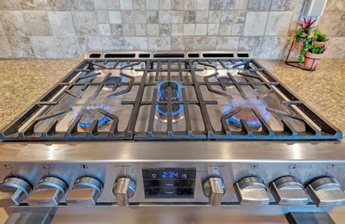River Pointe House | Sunset Waterfront Paradise. Heated Saltwater Pool, Boat Dock. Beach Gear, BBQ.