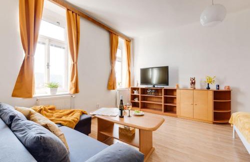 Hostivar Apartment | Sunshine Apartment near the City center