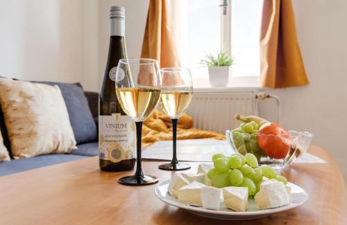 Hostivar Apartment | Sunshine Apartment near the City center