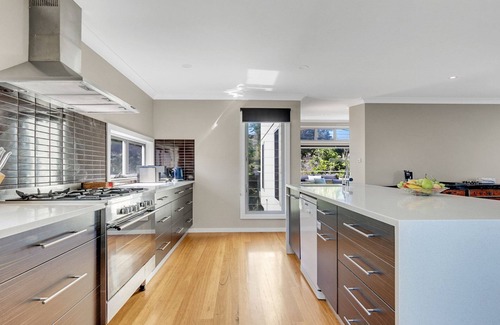 Culburra Beach House | Sunshine Beach House - 25 metre walk to the beach