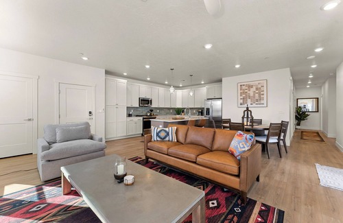 St. George Condo | Sunshine Daydream: Desert Color Lagoon + Beaches!