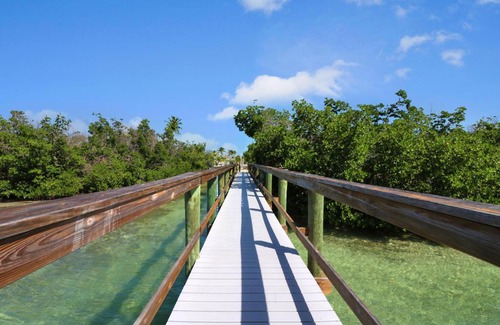 Big Pine Key Resort | Sunshine Key Travel Trailer 4