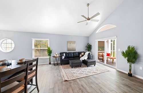 Bridgewater Crossing House | Sunshine Lovely 3 BR Pool Home Sleeps 6