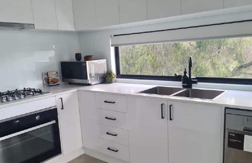 Sunshine House | Sunshine Mellow Retreat New Townhouse With all the Amentities