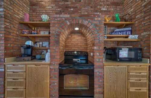 Powell House | Sunshine Retreat- quiet home near Northwest College!