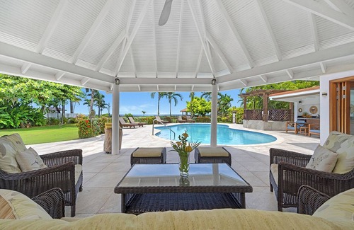 Runaway Bay Villa | Sunspot 6-BEACHFRONT VILLA! POOL, STAFF!
