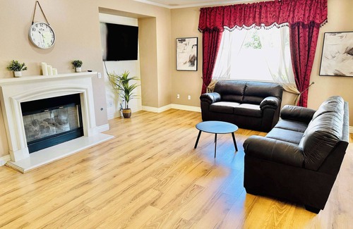 Reno House | Sunview House/Sleeps 16