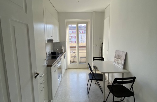 Escher Wyss Apartment | SUP STADIUM SIDE ROOM 1