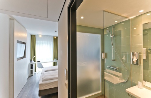 Bruhl-Guterbahnhof Hotel | Super 8 by Wyndham Freiburg