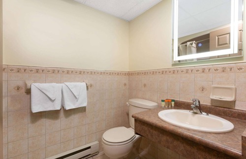 Niagara Falls Hotel | Super 8 by Wyndham Niagara Falls by the Falls