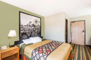 Chanute Hotel | Super 8 by Wyndham Chanute