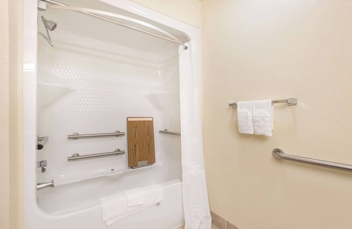 Claremore Hotel | Super 8 by Wyndham Claremore OK
