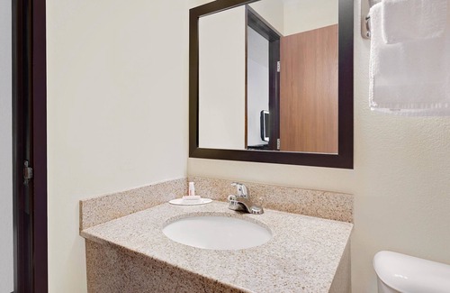 Decorah Hotel | Super 8 by Wyndham Decorah