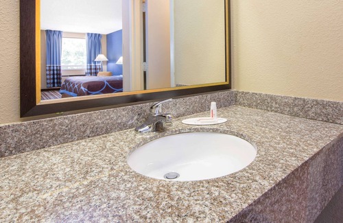 Dothan Hotel | Super 8 by Wyndham Dothan