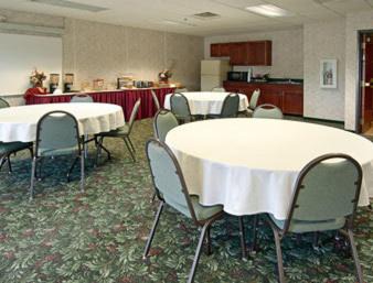 Grayson Hotel | Super 8 by Wyndham Grayson