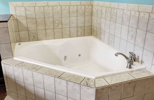 Heath Hotel | Super 8 by Wyndham Heath/Newark