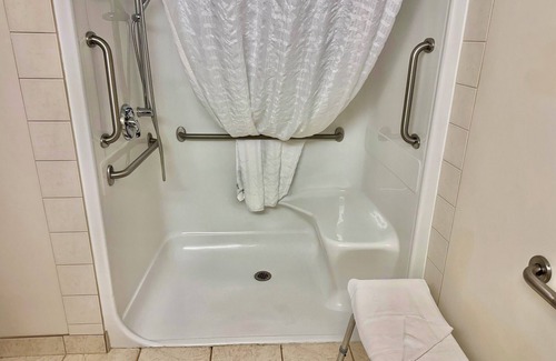 High River Hotel | Super 8 by Wyndham High River AB