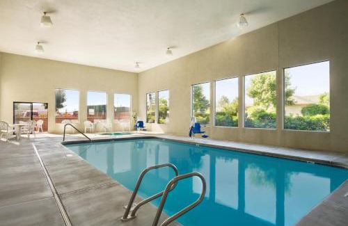 Tri-Cities Hotel | Super 8 by Wyndham Kennewick
