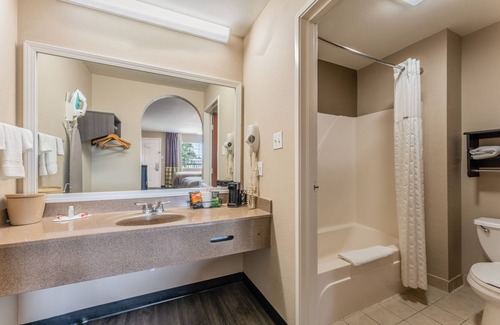 Lake Charles Hotel | Super 8 by Wyndham Lake Charles Northeast