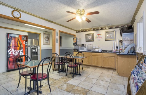 Limon Hotel | Super 8 by Wyndham Limon