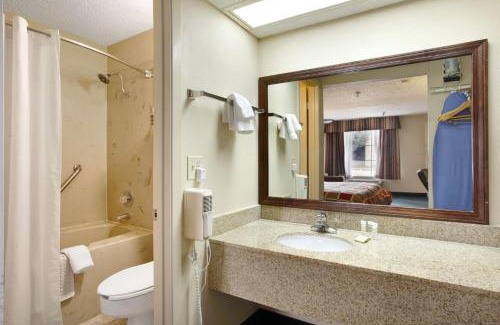 New Iberia Hotel | Super 8 by Wyndham New Iberia