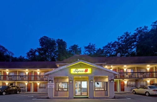 Silvertown Hotel | Super 8 by Wyndham Niagara Falls North