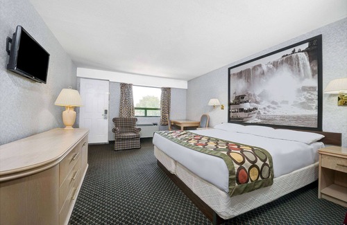 Silvertown Hotel | Super 8 by Wyndham Niagara Falls North